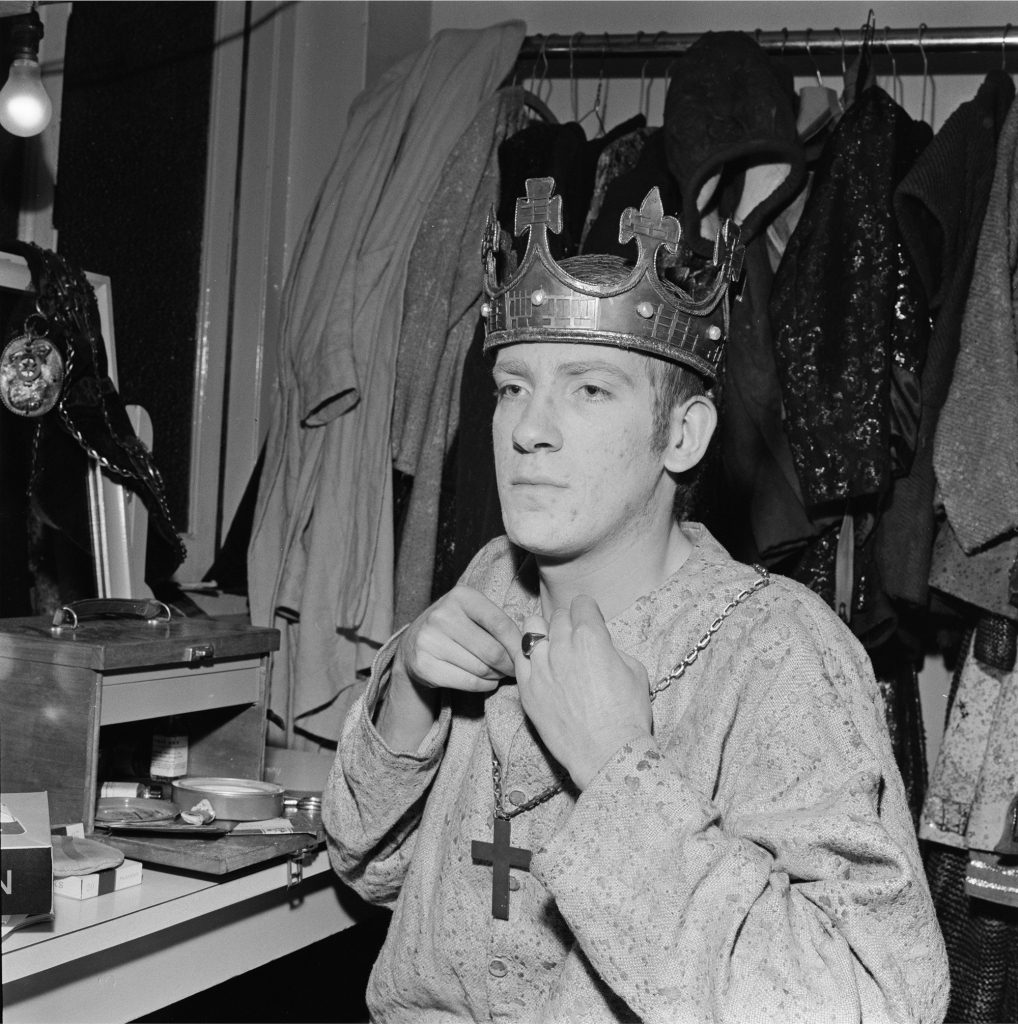 David Warner as King Henry VI in theatrical play "Wars of the roses" in 1964.