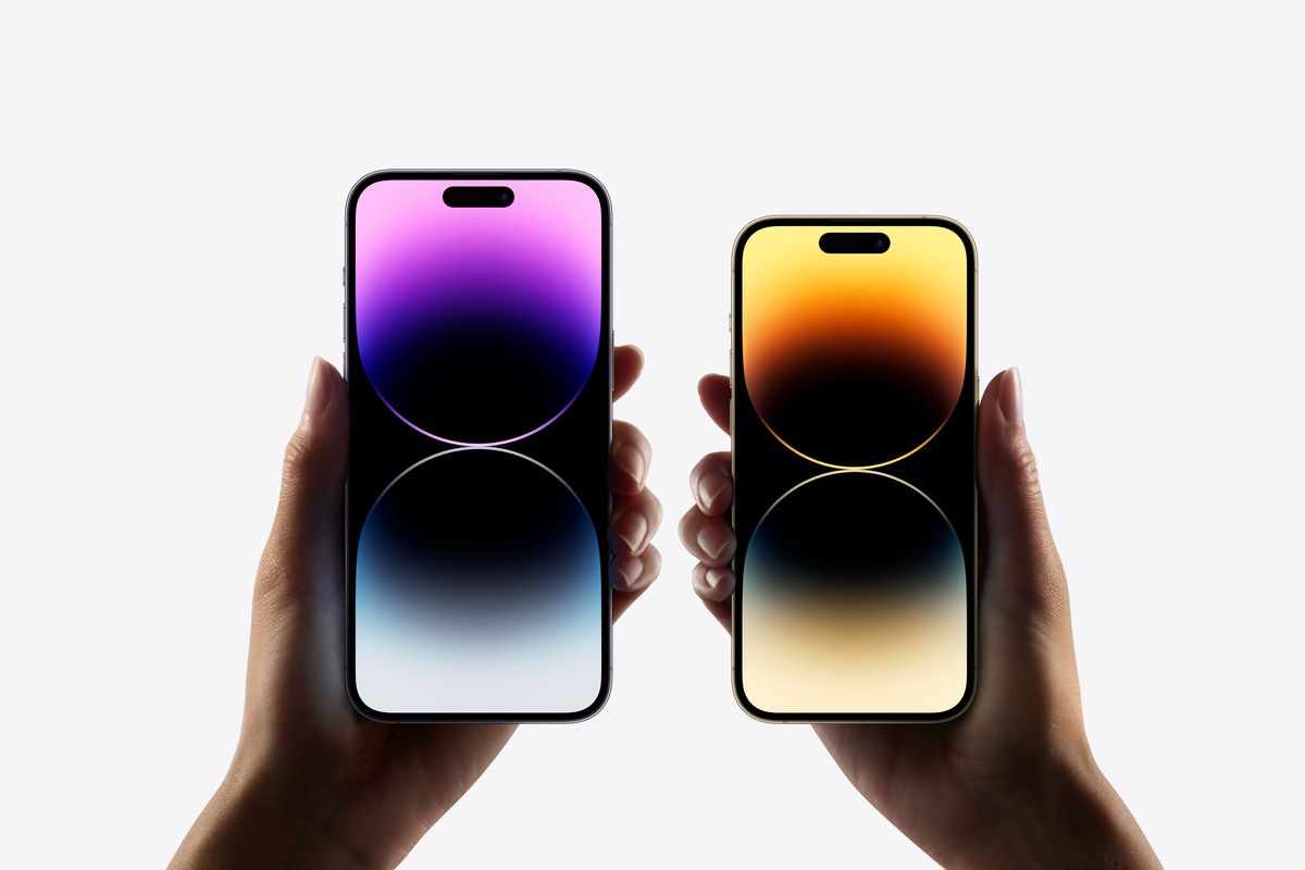 The iPhone 14 Pro and iPhone 14 Pro Max are kept next to each other, their screens displaying a colorful background.