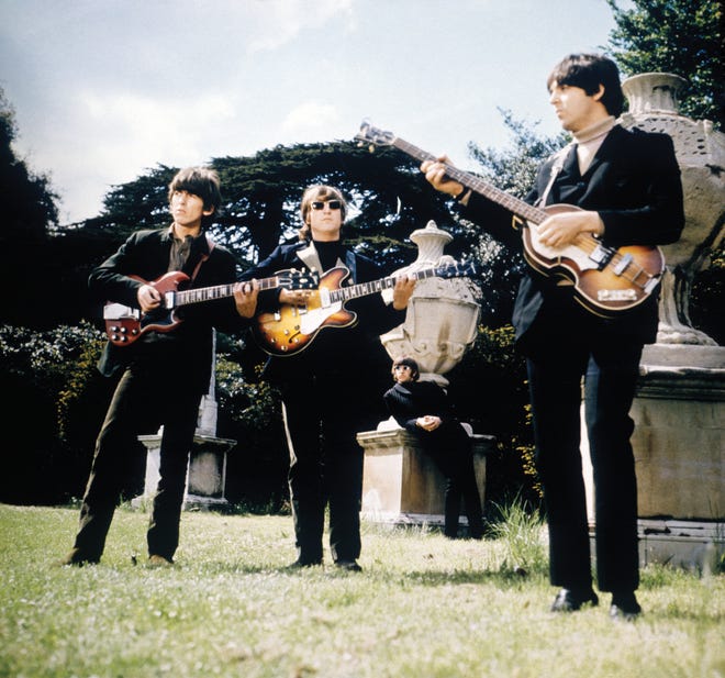 The Beatles (from left, George Harrison, John Lennon, and Paul McCartney, with Ringo Starr in the background) at Chiswick House Gardens, a villa in London, to shoot music videos for "paperback writer" And the "rain" On May 20, 1966.